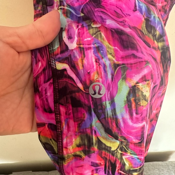 Lululemon Base Pace High-Rise Running Tight 25"
Hyper Flow Pink Multi! E… - Picture 6 of 7